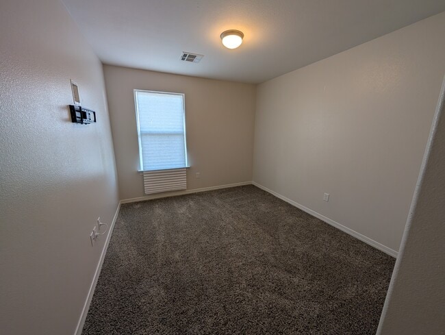 Building Photo - 517 La Entrada Cir