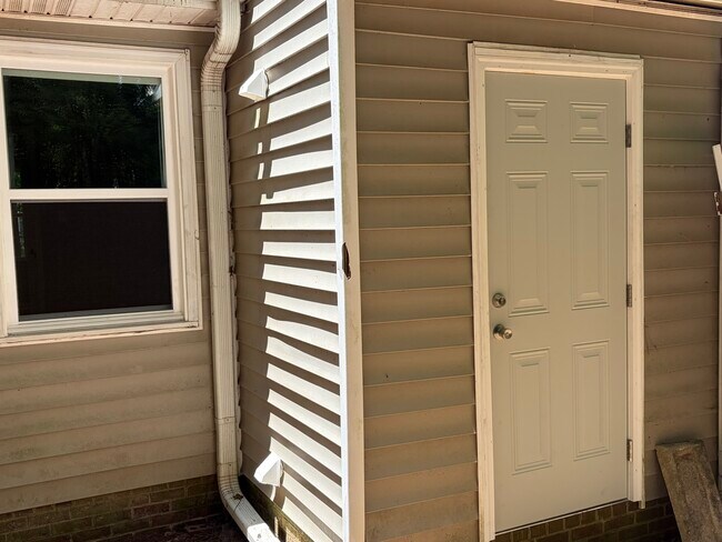 Building Photo - 839 Barringer Dr