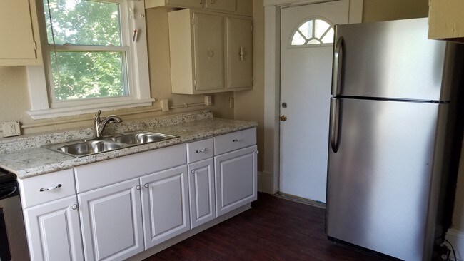 Building Photo - 1501 7th St SE