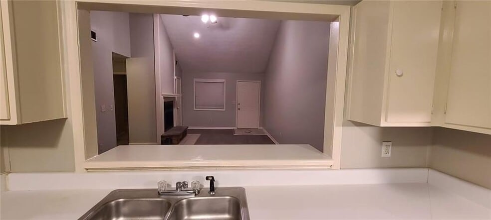 Building Photo - 966 Amberly Dr