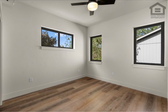 Building Photo - Luxury Townhomes in Redmond, OR! BRAND NEW! NEVER LIVED IN! -- 2 Bed & 3 Bed Floorplans!