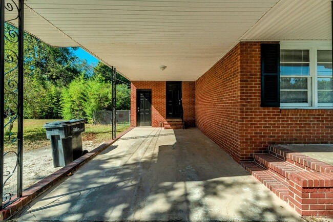 Building Photo - Updated 3 bed/2 bath home for lease in Old...