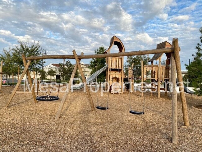 Building Photo - 3647 E Bright Paseo