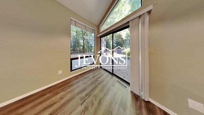 Building Photo - Charming 3-bedroom single-family home with...