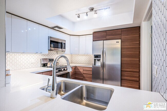 Building Photo - 2094 Normandy Ct