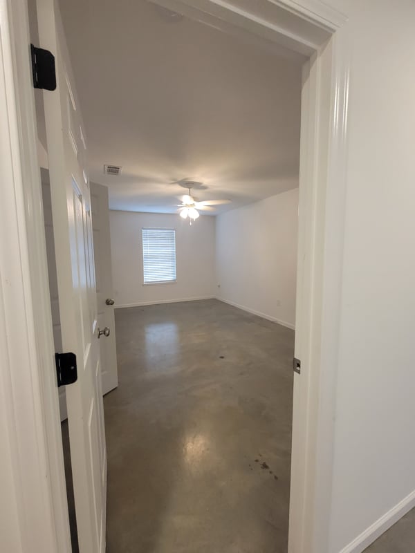 Building Photo - 242 Skylane Dr