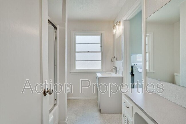 Building Photo - 1684 California St