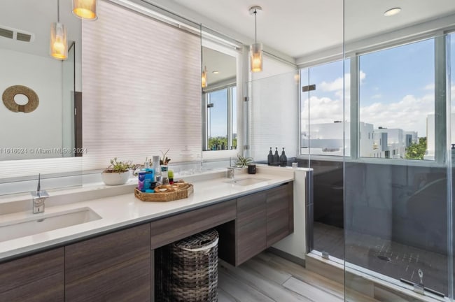 Building Photo - 101 N Shore Dr