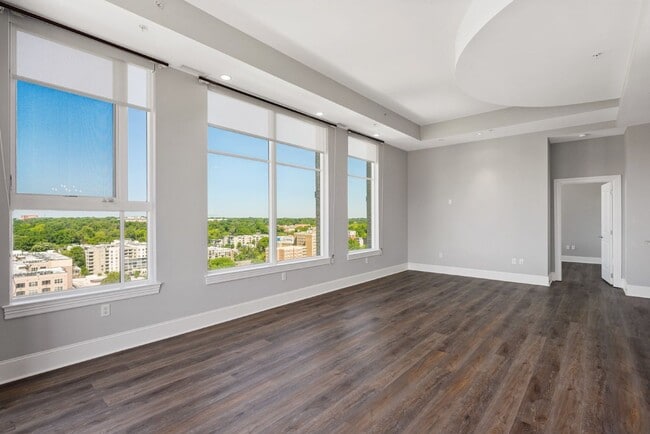 Building Photo - Downtown Raleigh Penthouse with Stunning View
