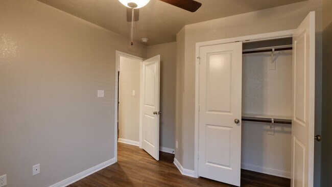 Building Photo - 2208 John Ross Ct