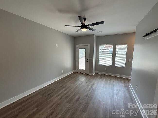 Building Photo - 525 Dellwood Dr