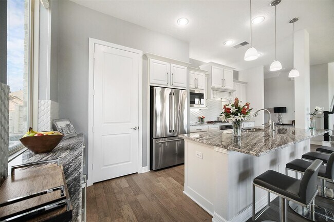 Building Photo - 4303 Cottonwood Creek Ln