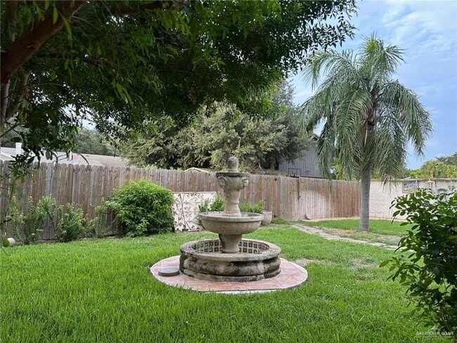 Building Photo - 41 Redbud Ave