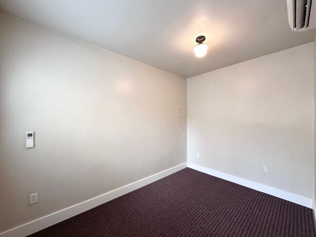 Building Photo - 1025 NE 31st Ave