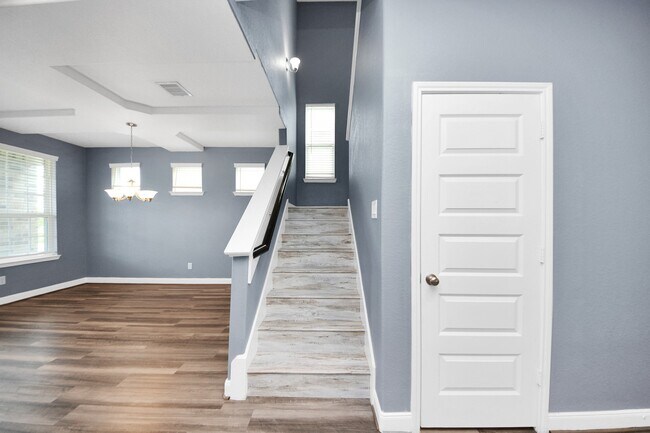Building Photo - 931 Barstow Dr