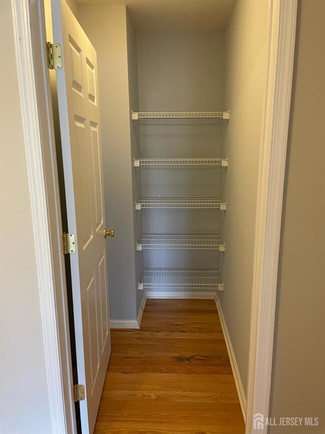 Building Photo - 301 Pinelli Dr