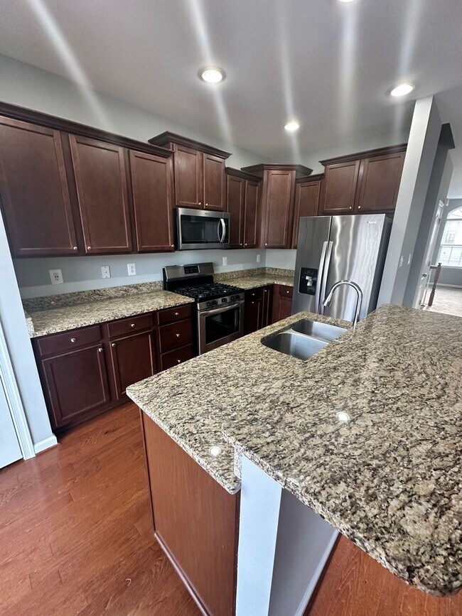 Building Photo - Welcome to Plantation Lakes!