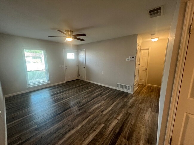 Building Photo - 4606 Avenida Prima St