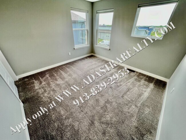 Building Photo - Beautiful Like New 4 Bed 4 Bath Home in Overland Park-Available NOW!!
