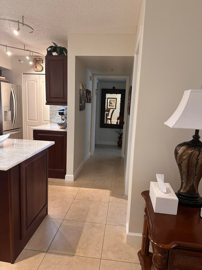 Building Photo - 180 Yacht Club Way