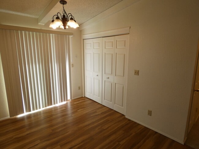 Building Photo - **Beautiful Duplex**