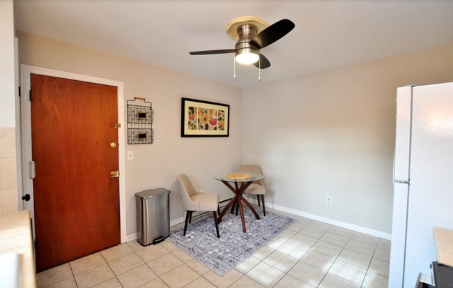 Building Photo - 5 Tunxis Pl