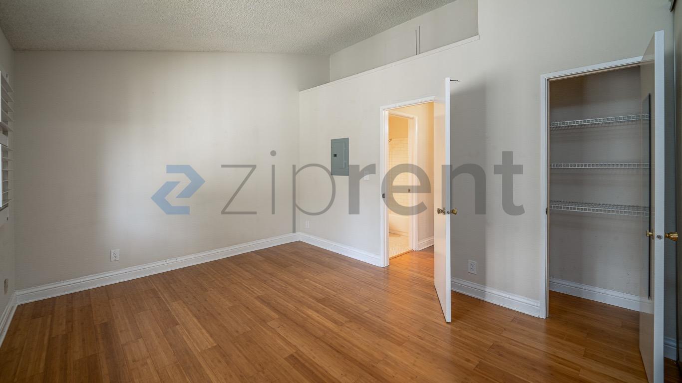 Building Photo - Unit