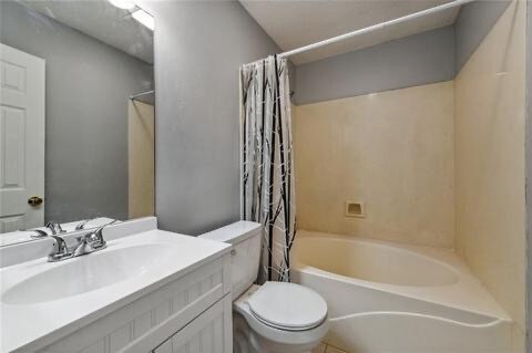 Building Photo - 2417 Highland Meadows Dr