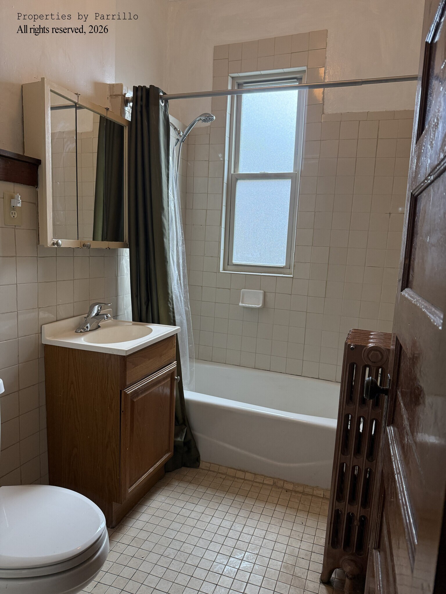 Bath Room: 2nd Fl. 1514 West Balmoral Ave. - 1514 W Balmoral Ave