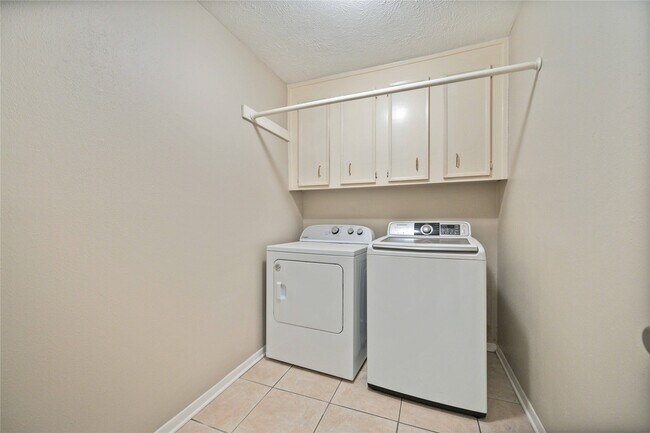 Building Photo - 21214 Park Bend Dr