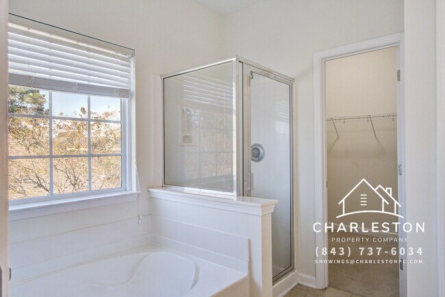 Building Photo - 156 Red Leaf Blvd