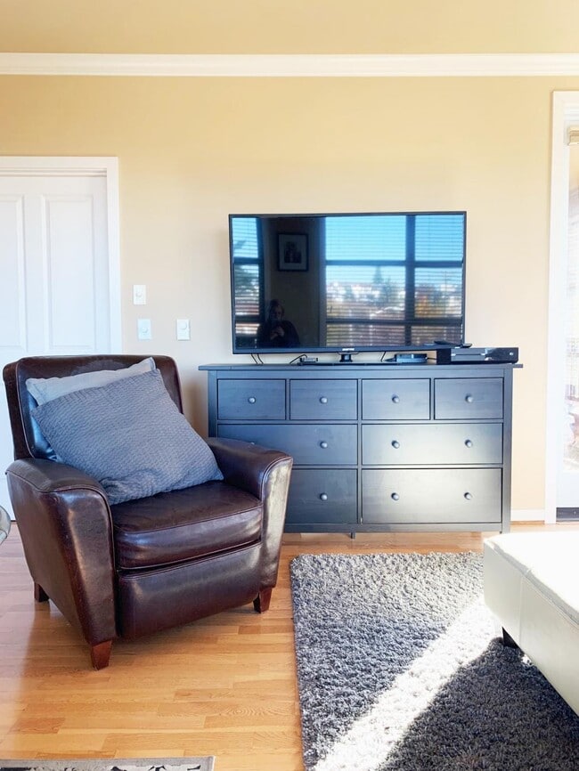 Building Photo - The Dakota Condominiums - 1 bedroom