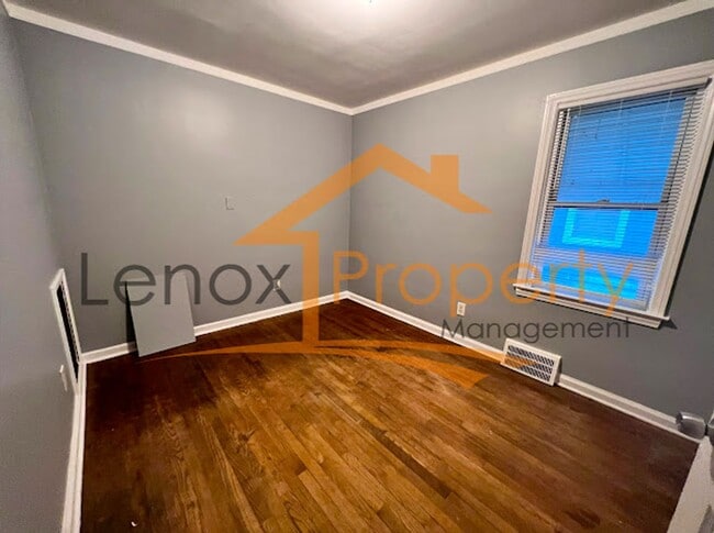 Building Photo - 4 Bedroom Home In Eastpointe