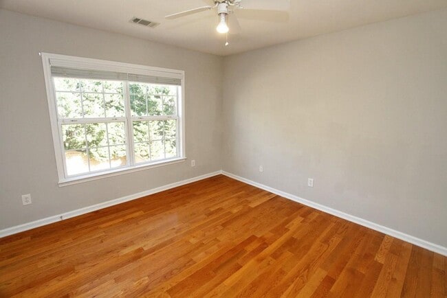 Building Photo - 5057 Bethpage Dr NE