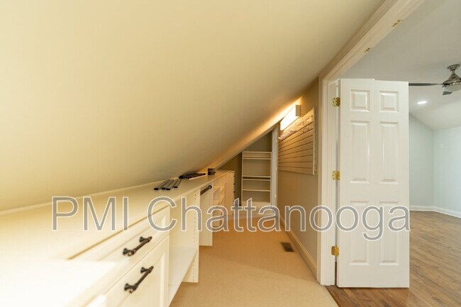 Building Photo - 515 Lindsay Ct