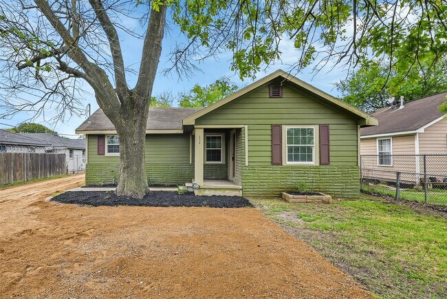 Primary Photo - 5540 Rand St
