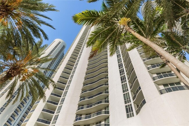 Building Photo - 15811 Collins Ave