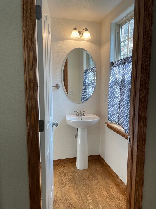 Building Photo - 3545 Big Ben Dr