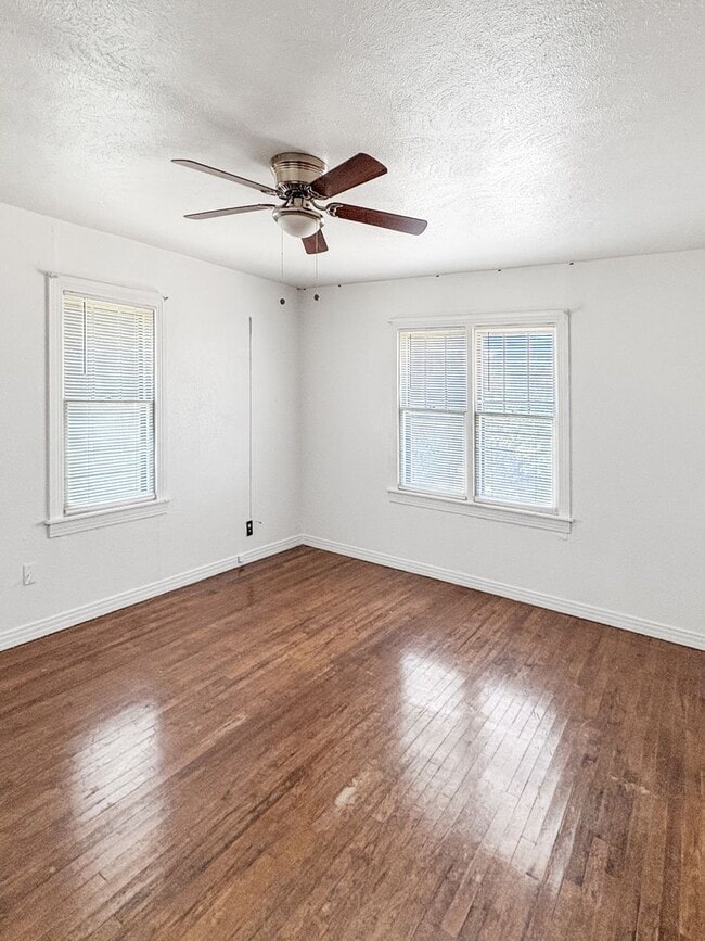 Building Photo - 1207 E Scharbauer St