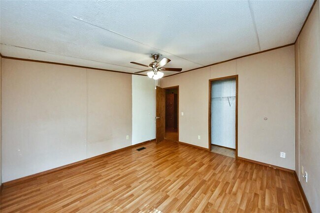 Building Photo - 18915 Sawmill Dr