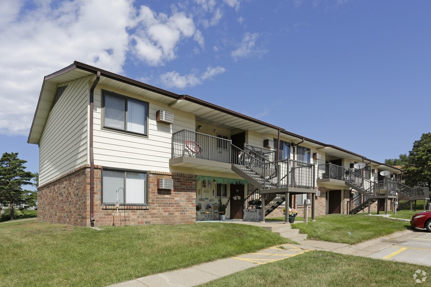 Highland Meadows Apartment Community 1110 W Capitol Ave Bismarck ND