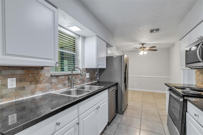 Building Photo - 12331 Flushing Meadows Dr