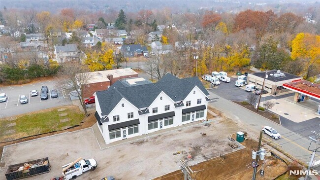 Building Photo - 445 Ramapo Valley Rd