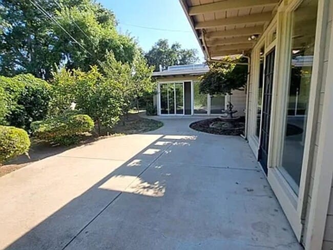Building Photo - Charming 3BR House in Stockton