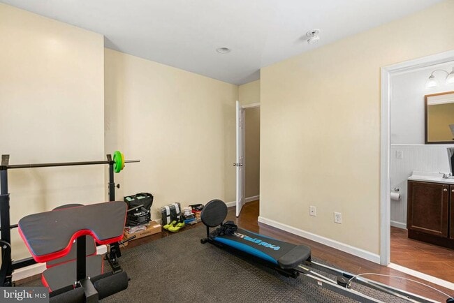 Building Photo - 2328 Reed St