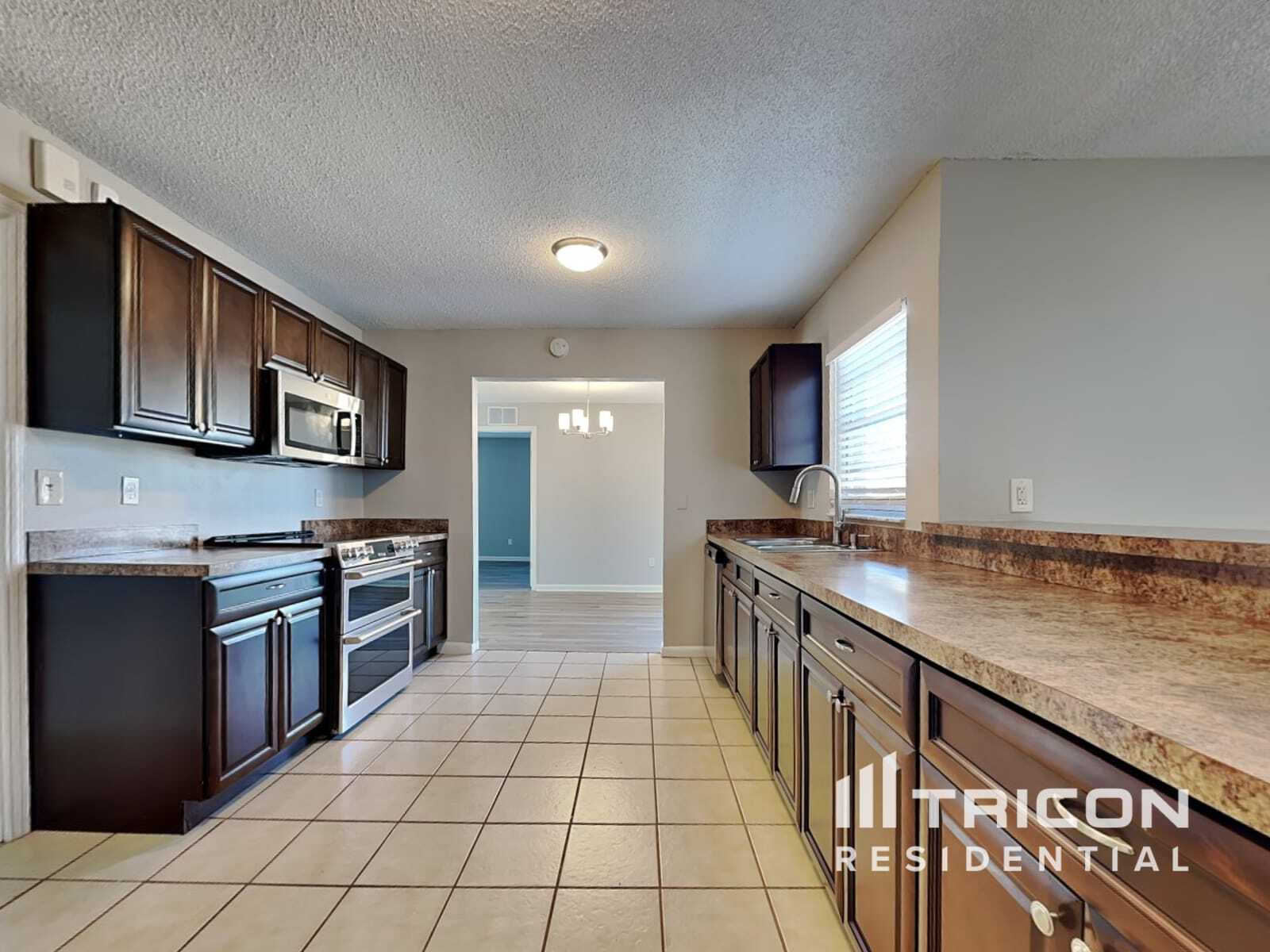 Building Photo - 646 Pine Forest Dr