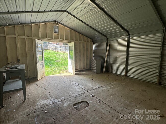 Building Photo - 7939 Holly Hill Rd