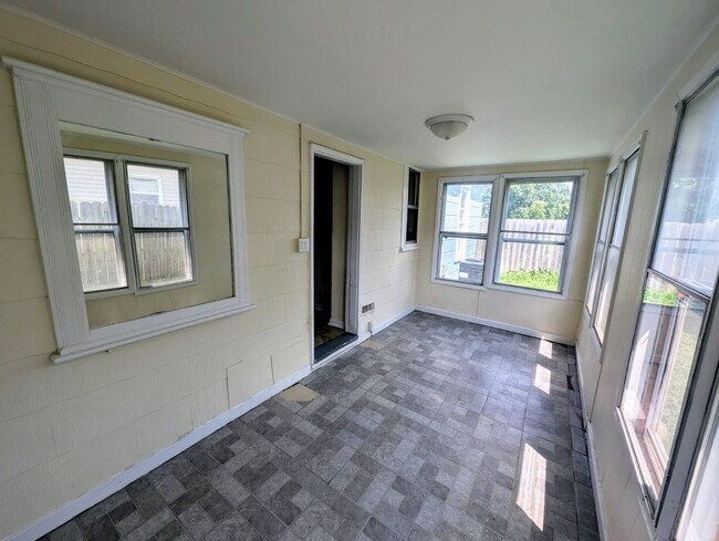 Building Photo - Remodeled 2-Bedroom, 1 Bath Home with Spacious Living Areas & Off-Street Parking