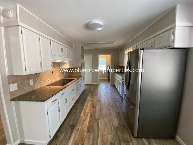 Building Photo - 9 Brookfield Ct