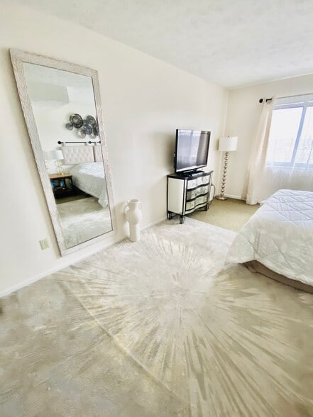 Building Photo - 2415 Maryland Ave